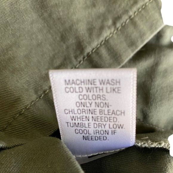 Candies olive green vest with zipper and pull tie and pockets Size M women’s - Picture 8 of 11